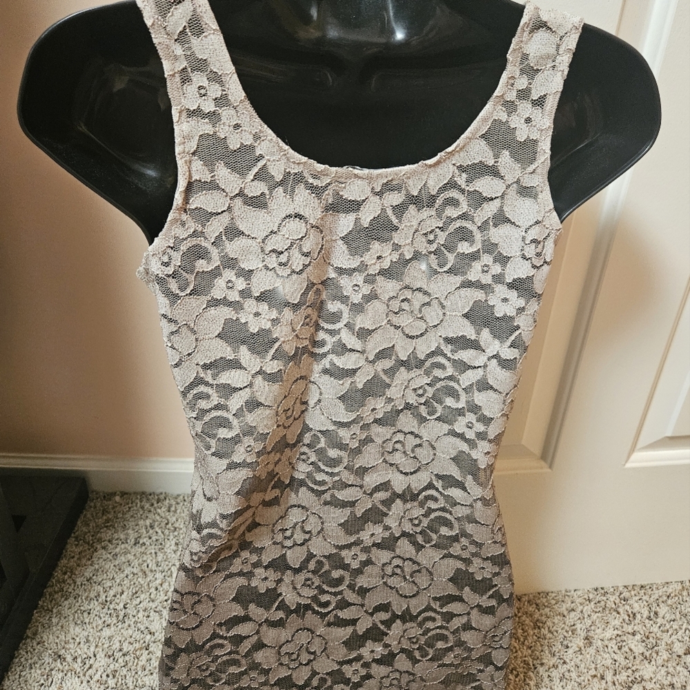 BKE Floral Lace Ombre Tank Top - Picture 9 of 10